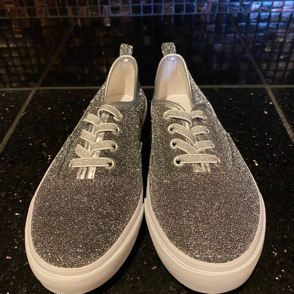 Old Navy Gray Metallic Girls 3 (NWOT) FINAL